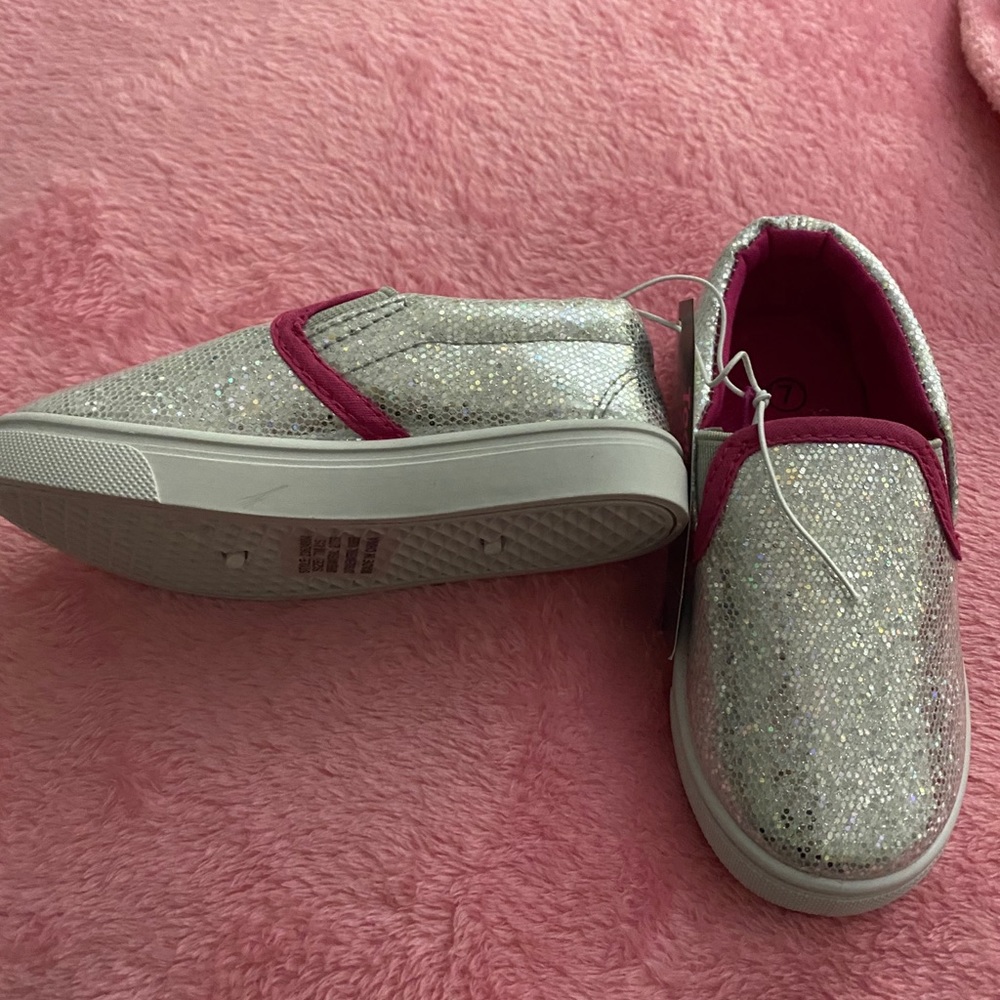 Girls shoes